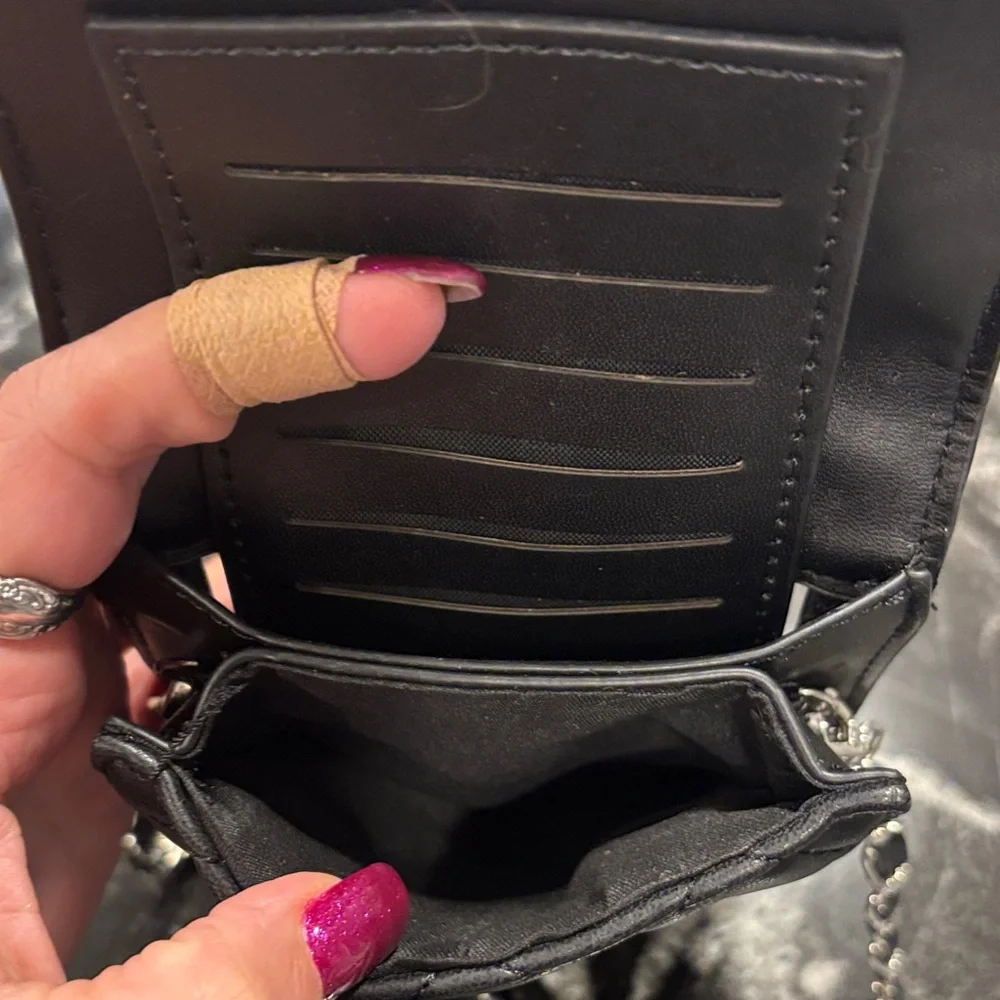 Badgley Mischka Black Quilted Crossbody Bag - Picture 2 of 2